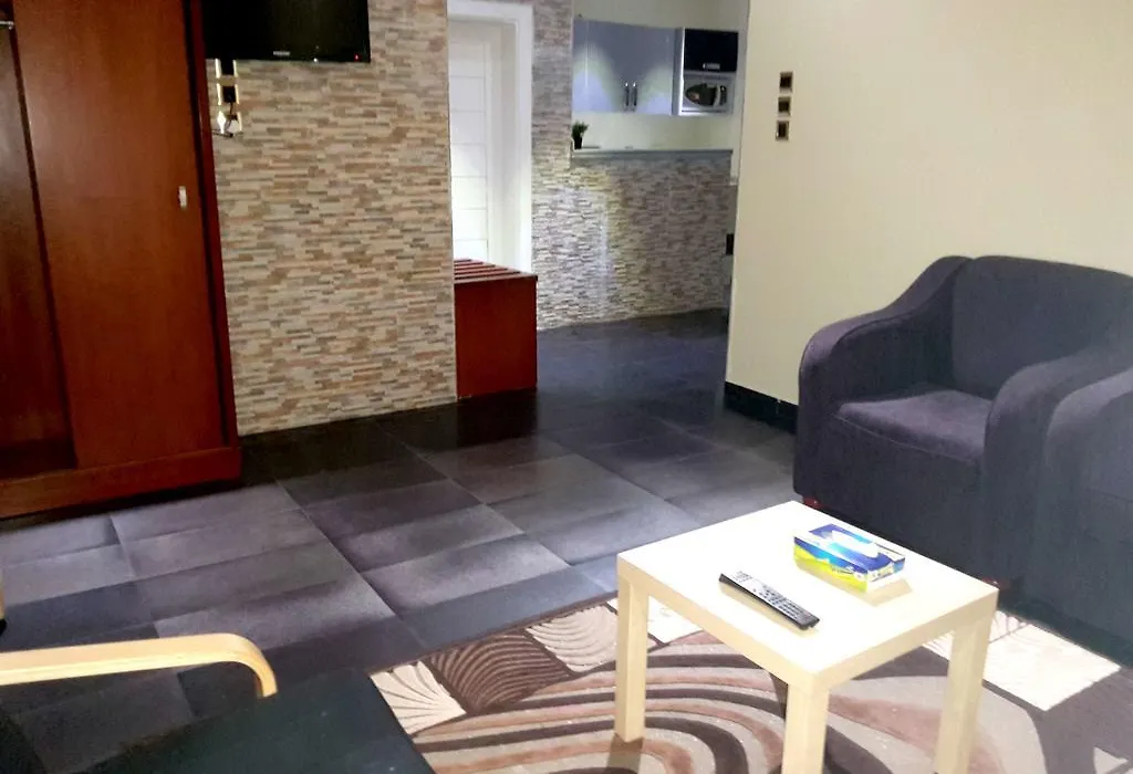 Wed Plaza Hotel Apartments - Families Only-1